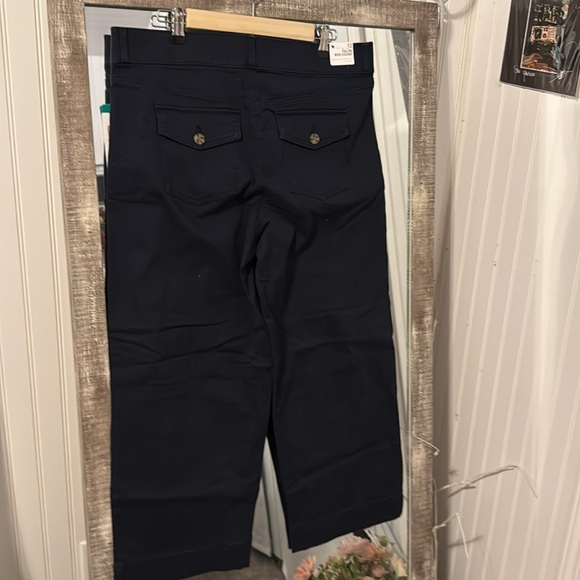 Gloria Vanderbilt pull in wide leg crop with smoothing tummy panel mid rise - Picture 4 of 4